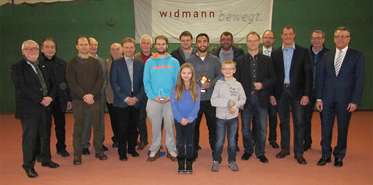 Siegerbild 2016 mit Ehrengästen und Turnierleitung.