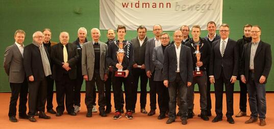 Siegerbild 2017 mit Ehrengästen und Turnierleitung (Bild: Stephan Landgraf)